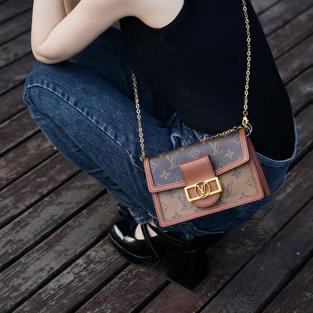 Louis Vuitton Dauphine WOC