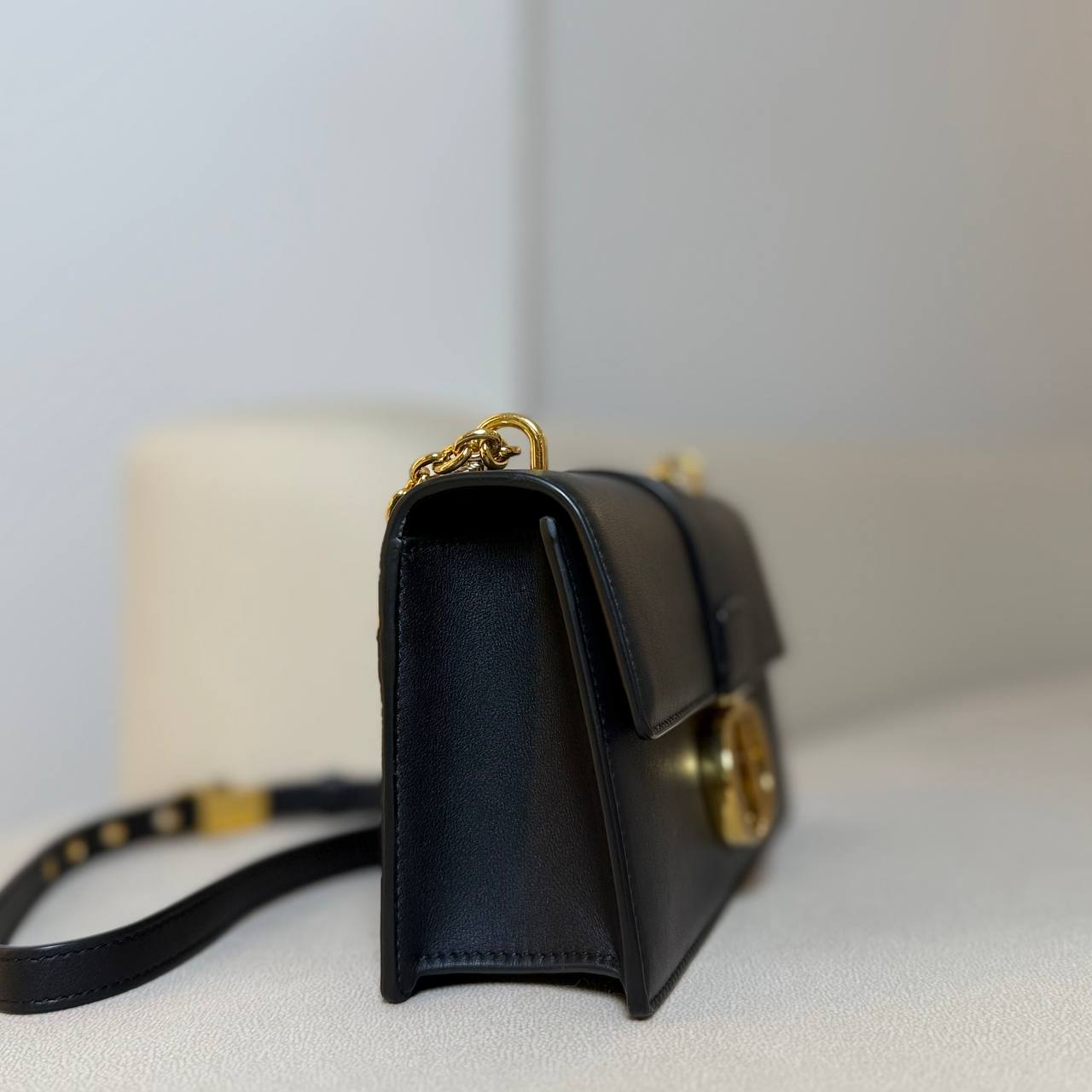 Dior 30 Montaigne East West Bag With Chain