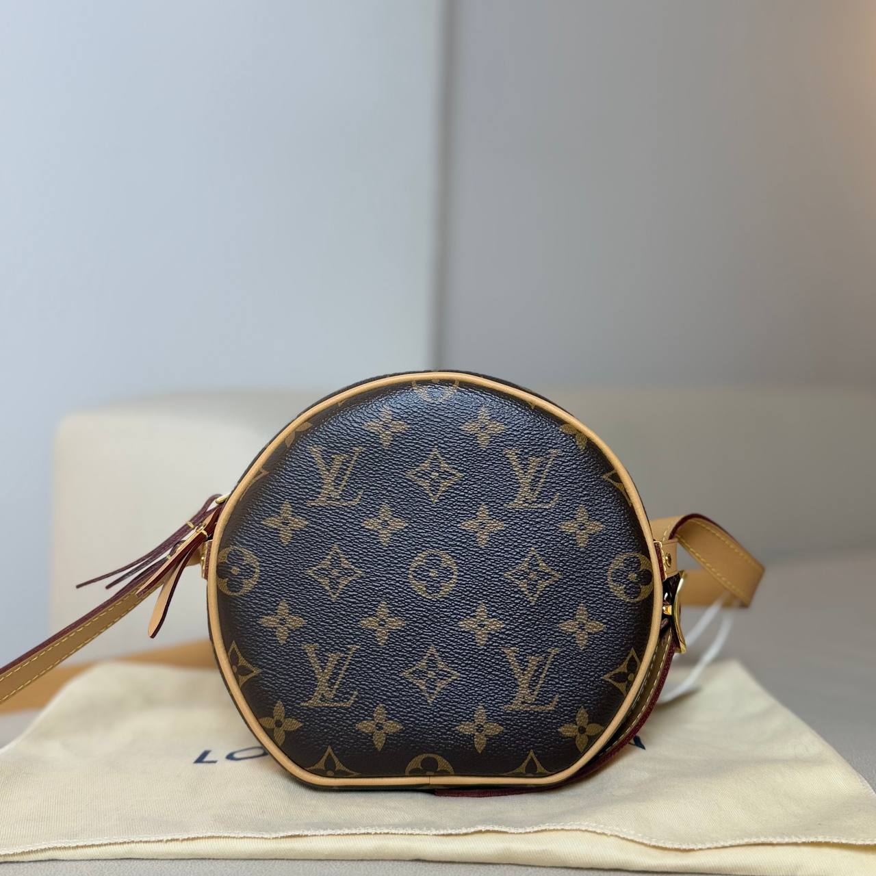 LV Boite Chapeau Souple PM