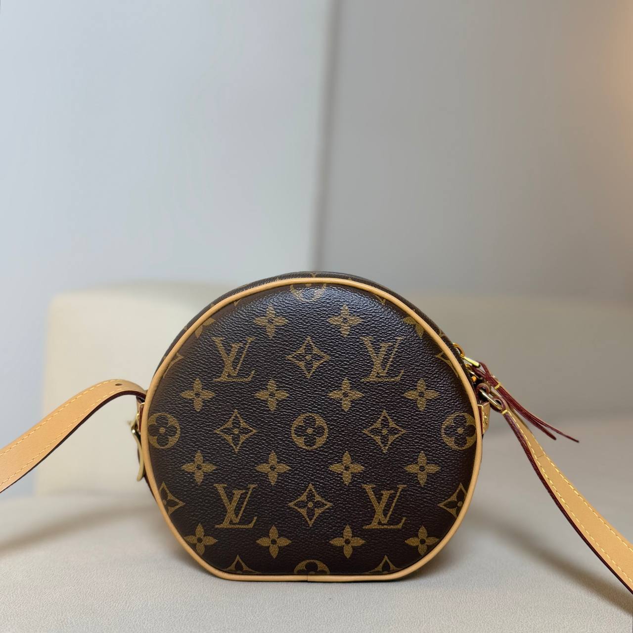 LV Boite Chapeau Souple PM