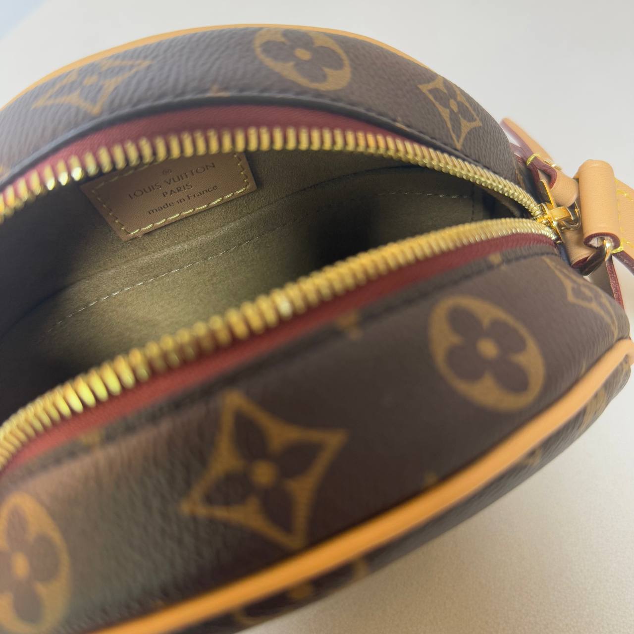 LV Boite Chapeau Souple PM