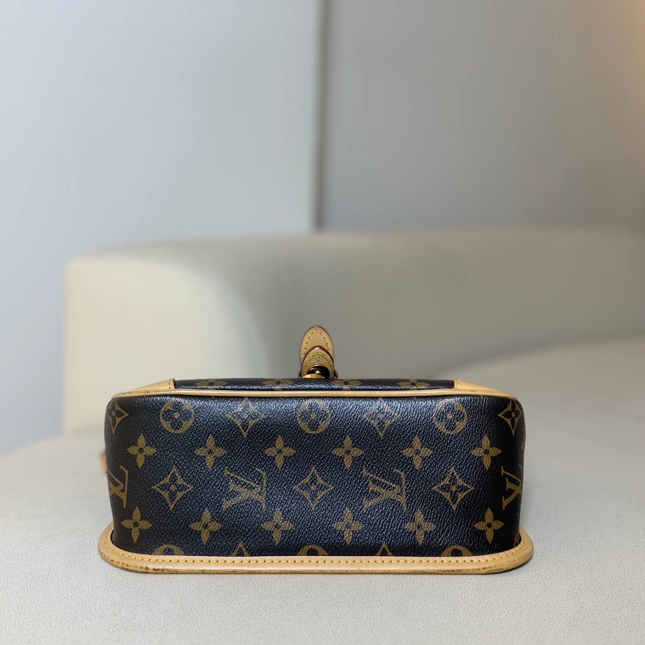 LV Diane