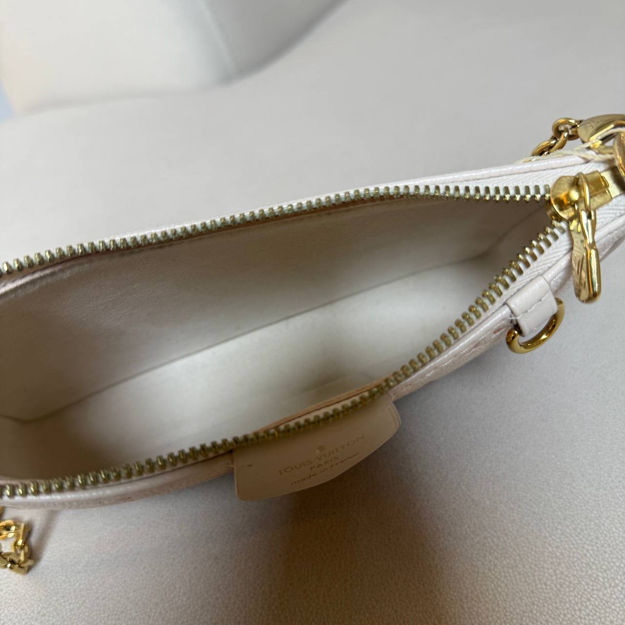 LV Easy Pouch On Strap