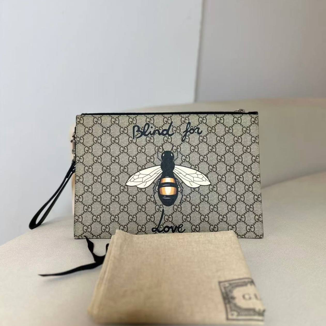 Gucci GG Supreme Bee Pouch