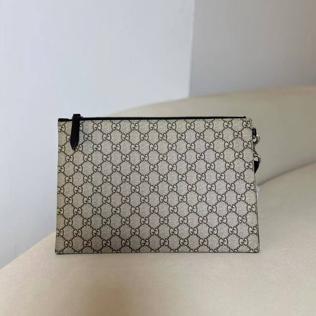 Gucci GG Supreme Bee Pouch