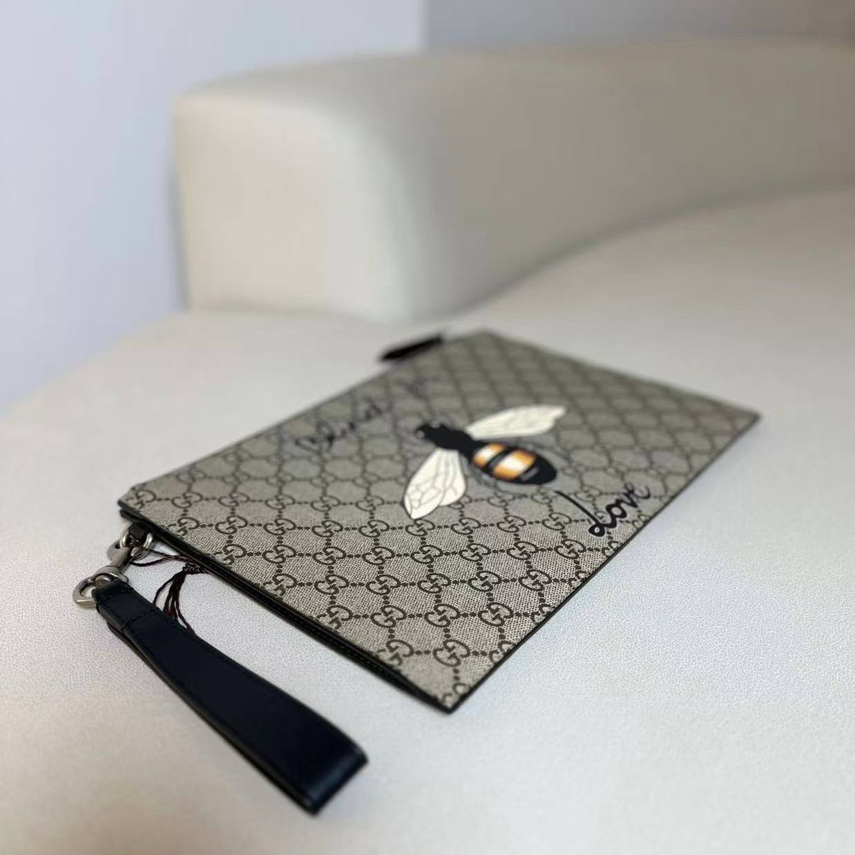 Gucci GG Supreme Bee Pouch