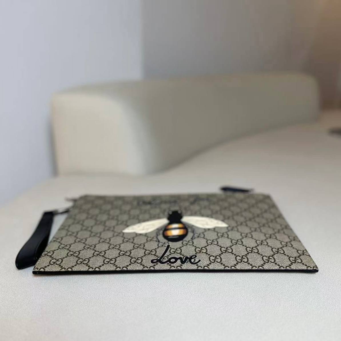 Gucci GG Supreme Bee Pouch