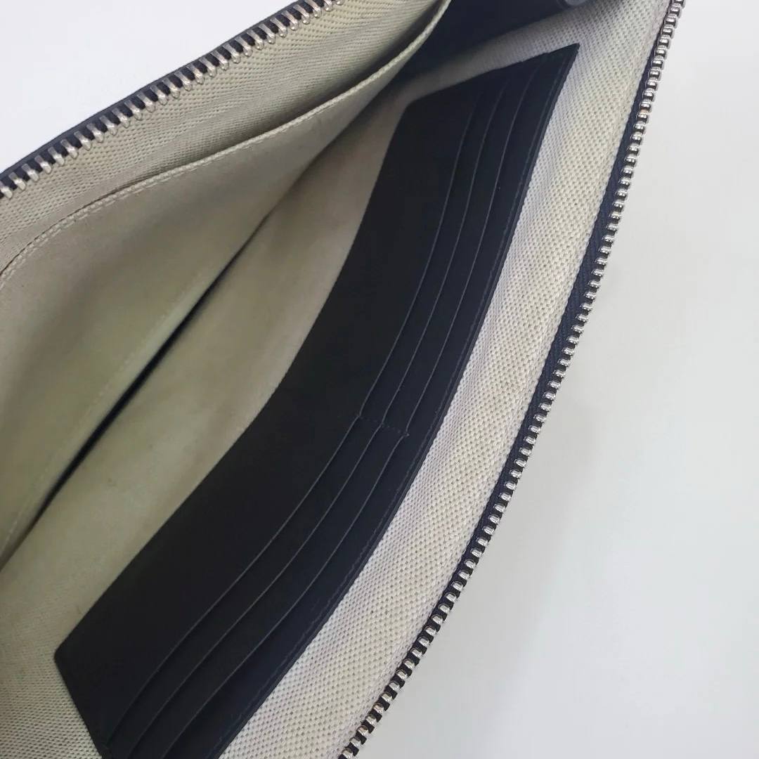 Gucci GG Supreme Bee Pouch
