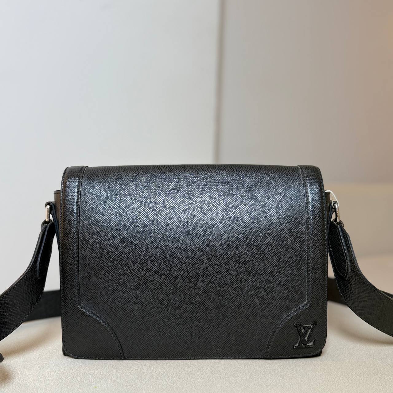 LV Taiga New Flap Messenger Bag