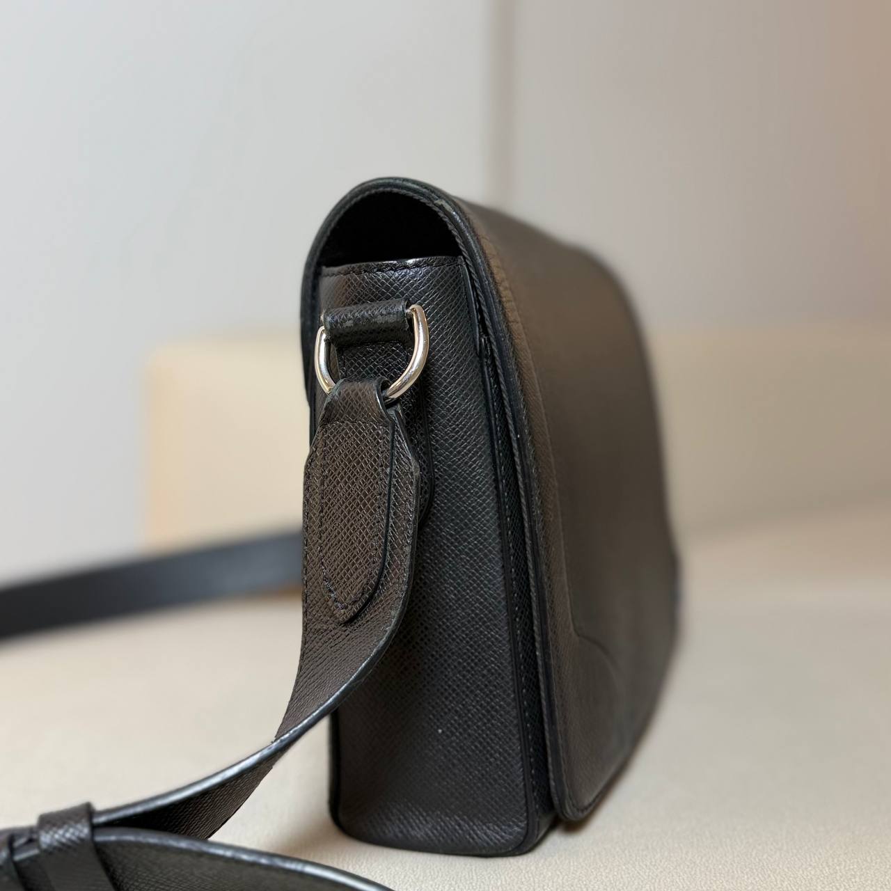 LV Taiga New Flap Messenger Bag