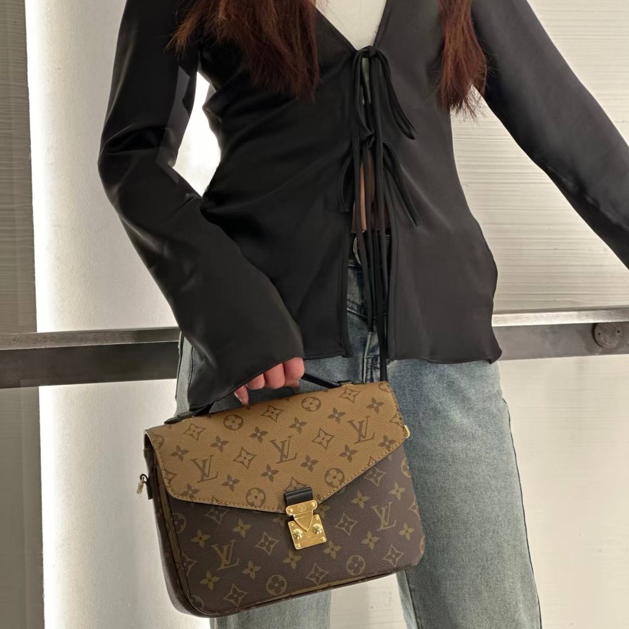 LV Pochette Métis Monogram Reverse