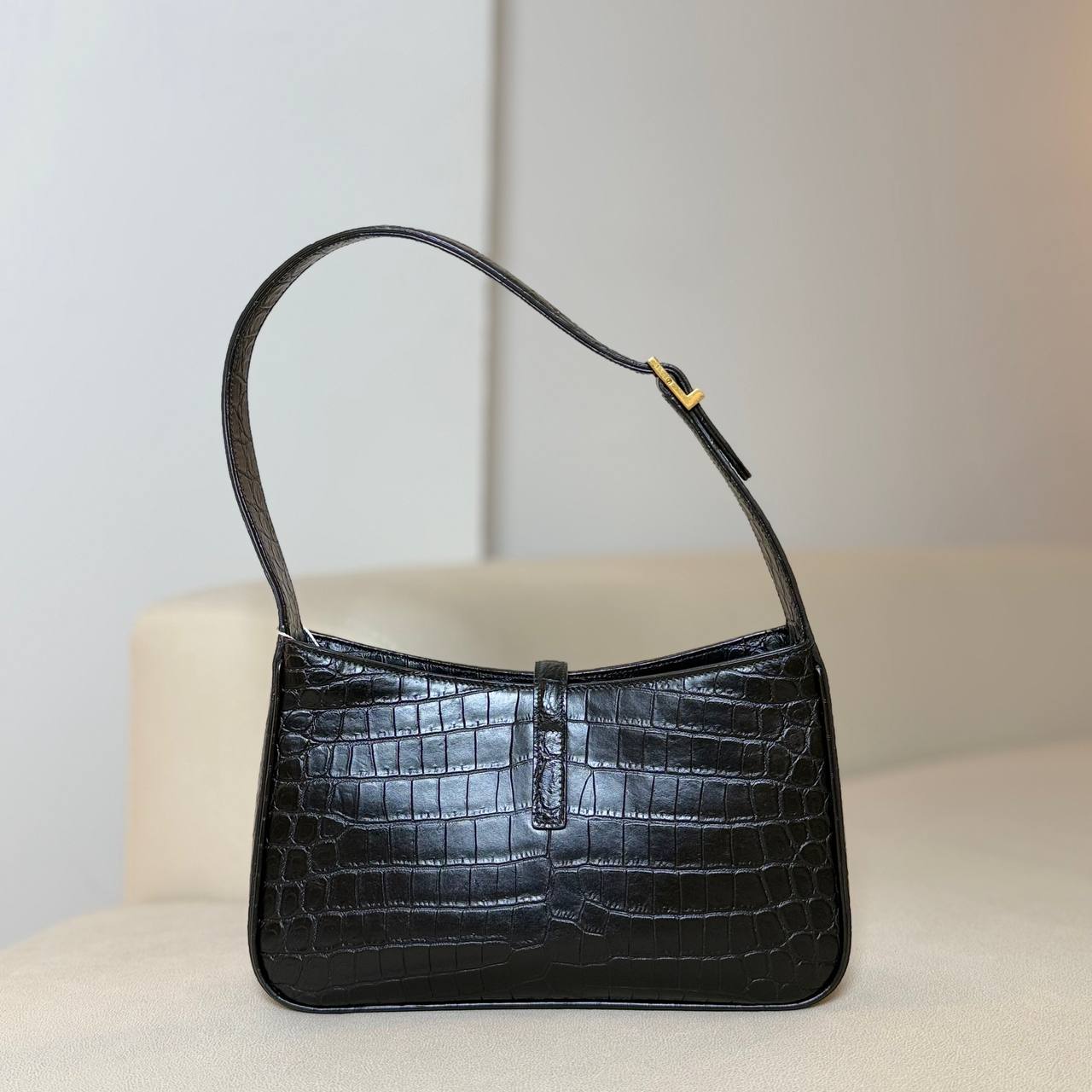Saint Laurent Le 5 À 7 Hobo