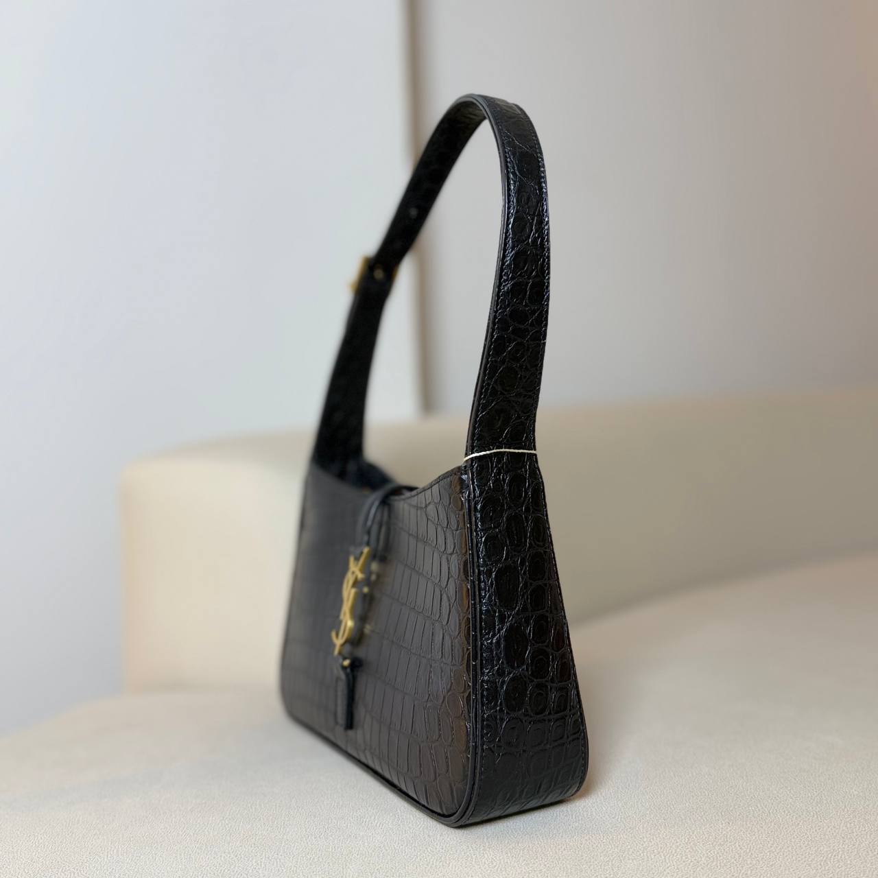 Saint Laurent Le 5 À 7 Hobo