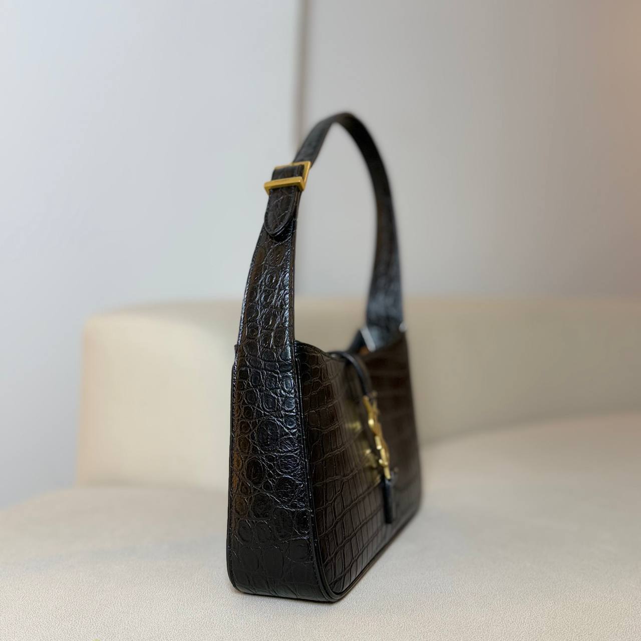Saint Laurent Le 5 À 7 Hobo