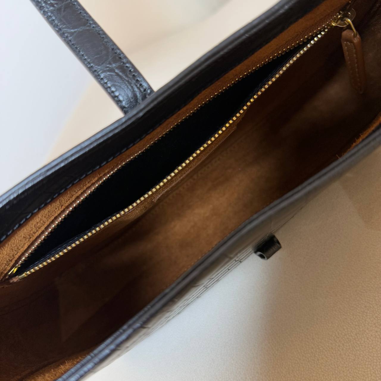 Saint Laurent Le 5 À 7 Hobo