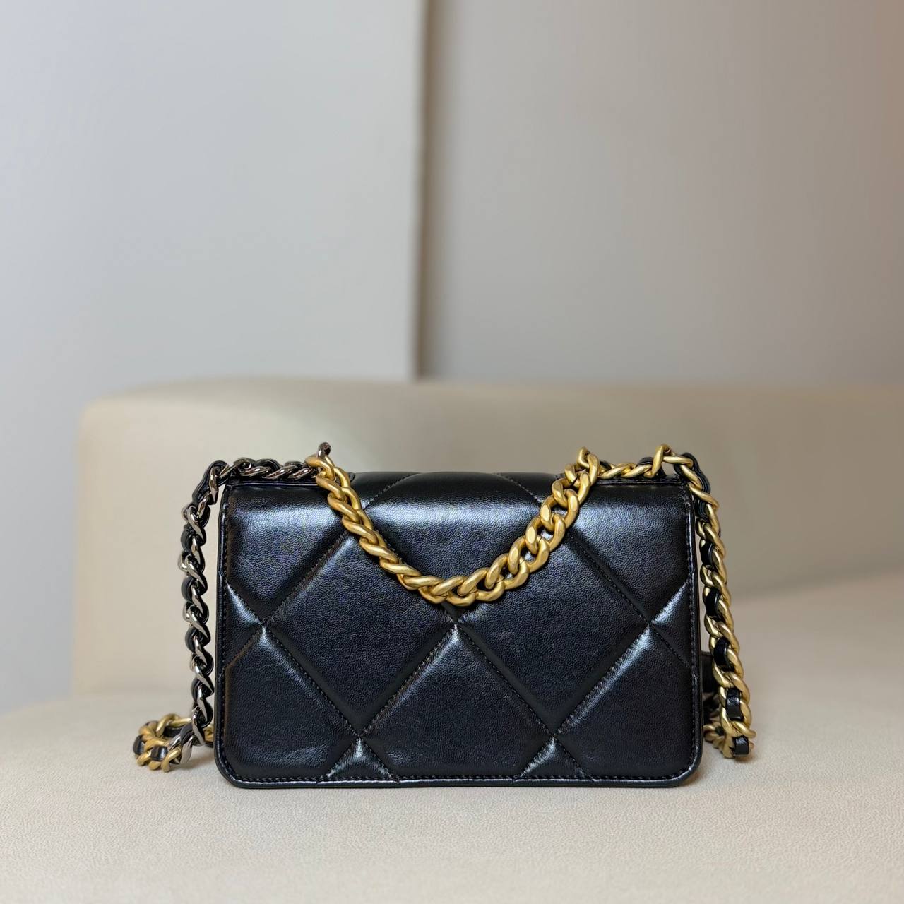 Chanel 19 WOC