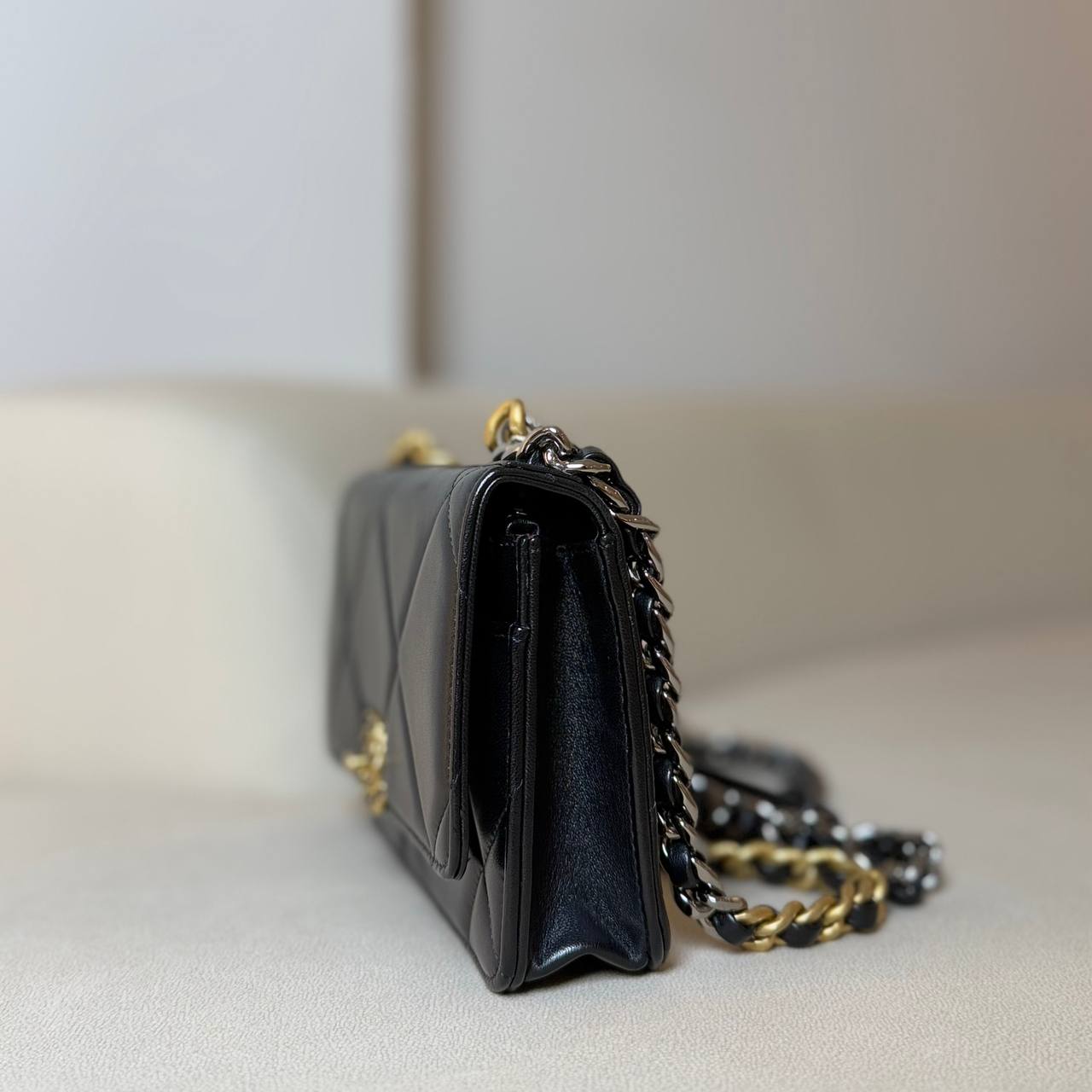 Chanel 19 WOC
