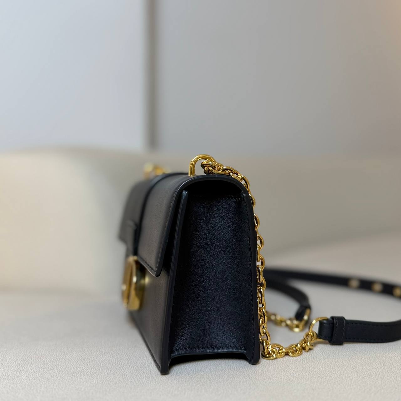 Dior 30 Montaigne East West Bag With Chain