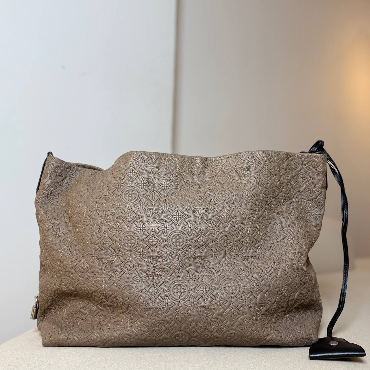 LV Antheia Hobo PM