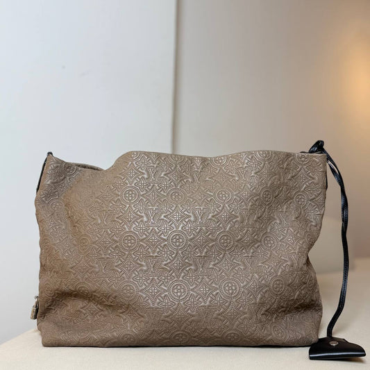 LV Antheia Hobo PM