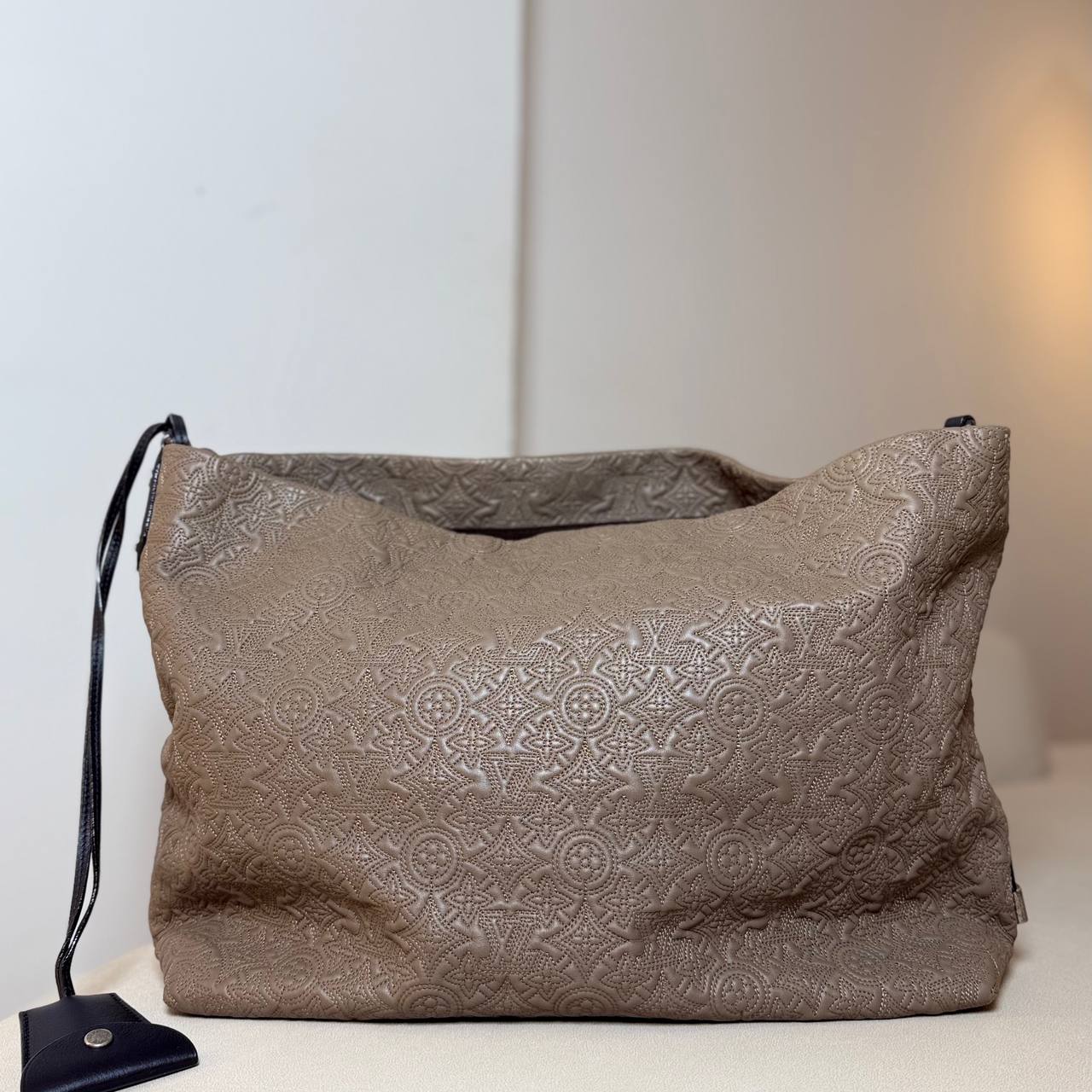 LV Antheia Hobo PM