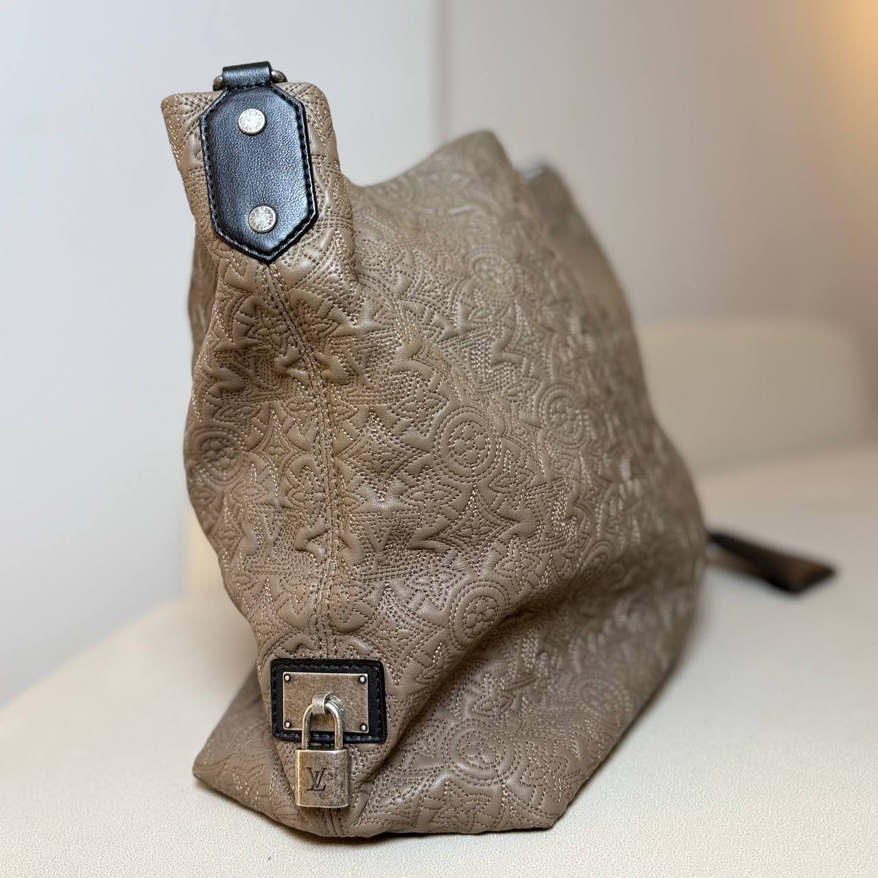 LV Antheia Hobo PM