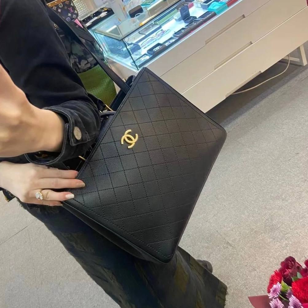 Chanel Tote Bag