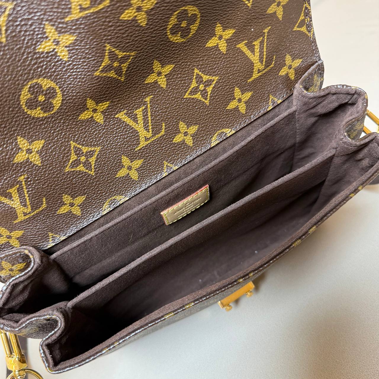 LV Pochette Métis