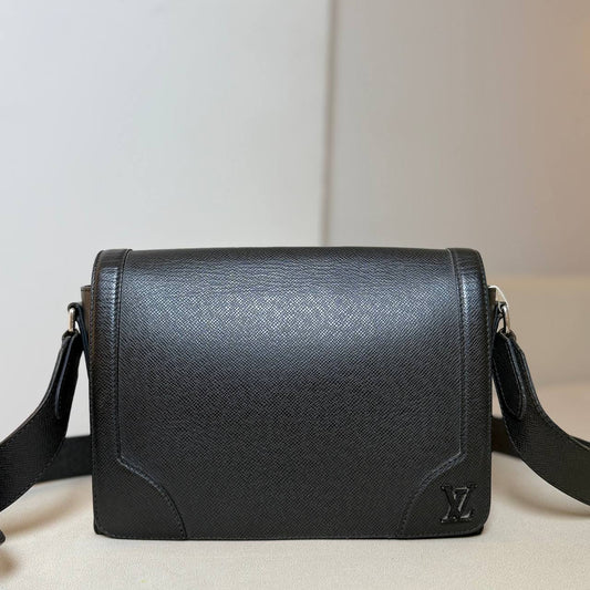 LV Taiga New Flap Messenger Bag