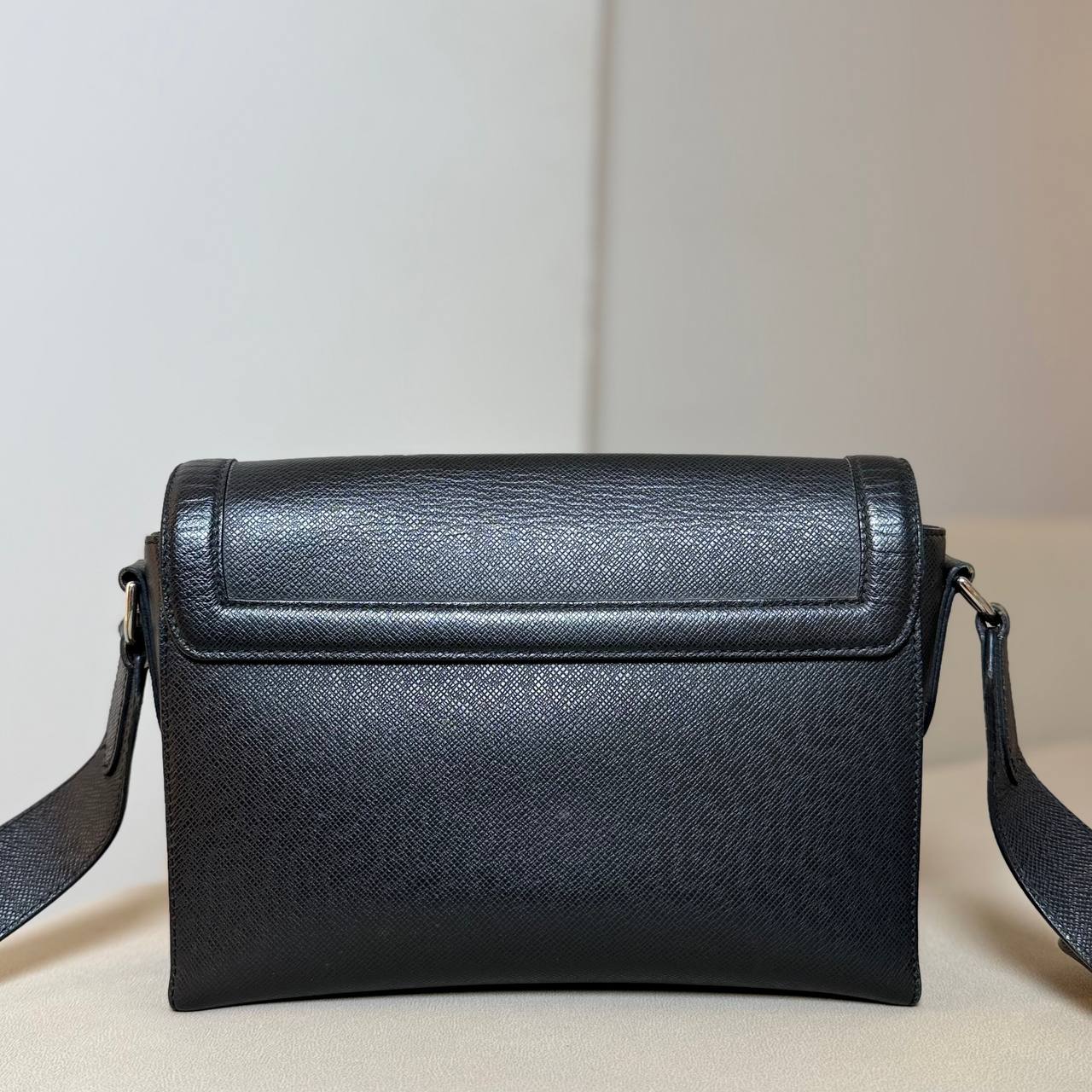 LV Taiga New Flap Messenger Bag