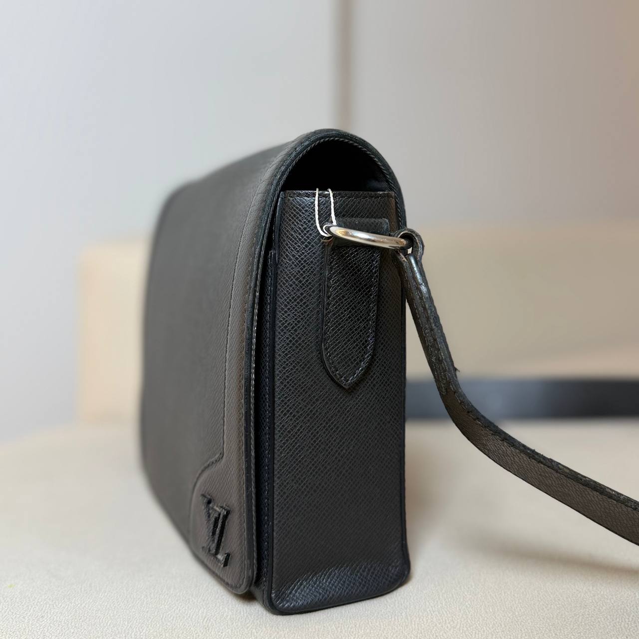 LV Taiga New Flap Messenger Bag
