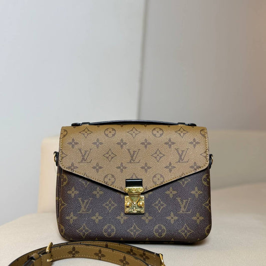LV Pochette Métis Monogram Reverse
