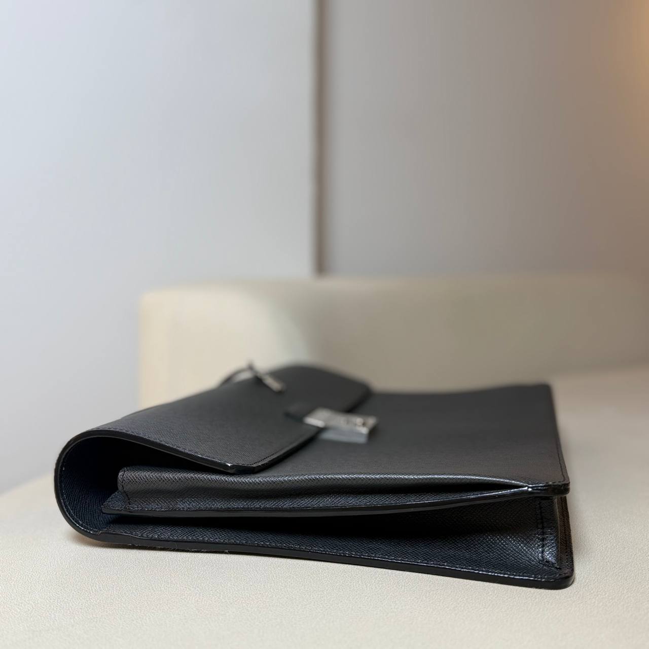 LV Taiga Robusto Briefcase