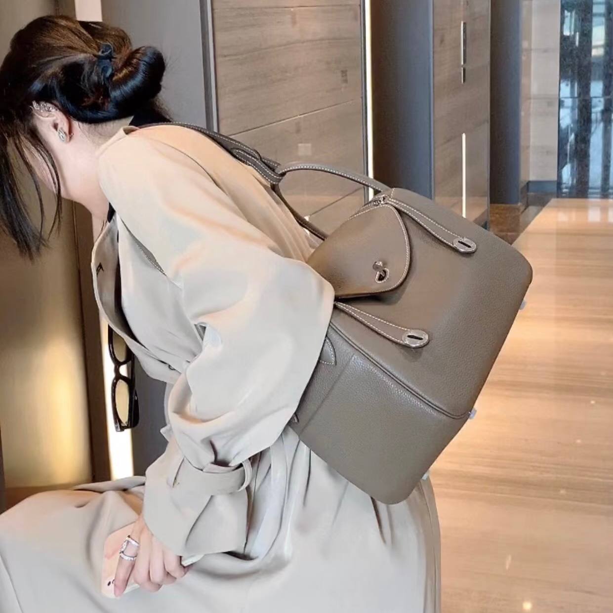 Hermès Lindy 35 Etoupe Clemence Leather