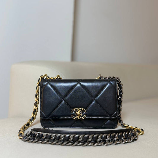Chanel 19 WOC