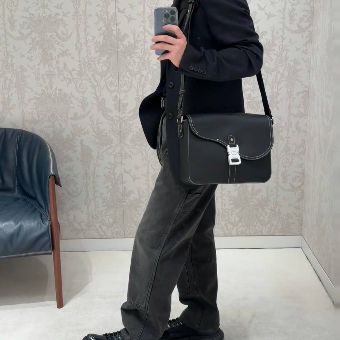 Dior Saddle Messenger Bag With Flap
