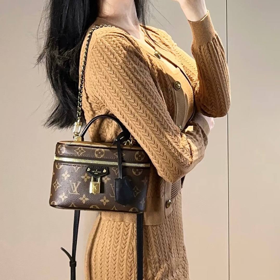 LV Vanity Chain Pouch